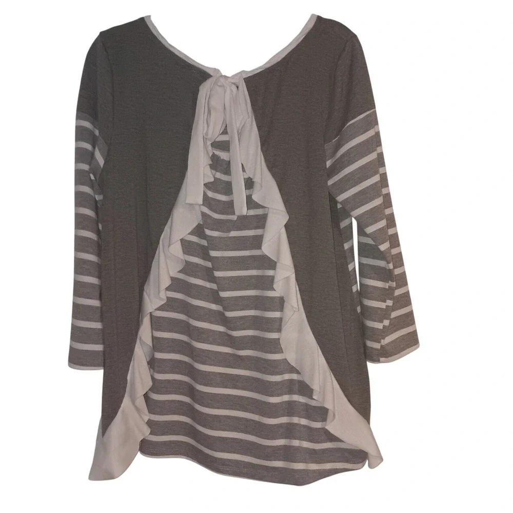 Umgee Womens Gray and White Ruffle Back Blouse Ruffle Hem  3/4 Slevee Top Size L